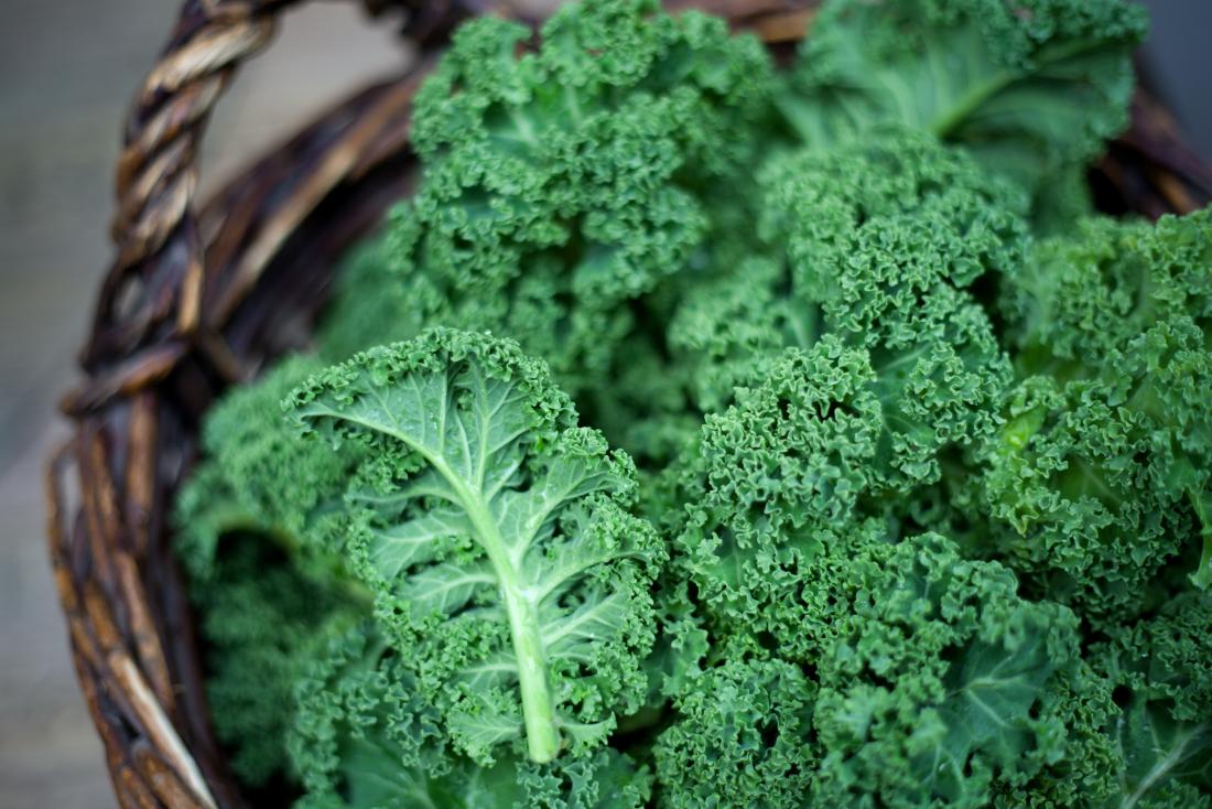 Kale в кошницата, съдържа витамин К.