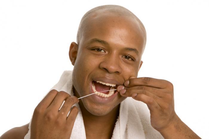 [L'uomo che si lava i denti]