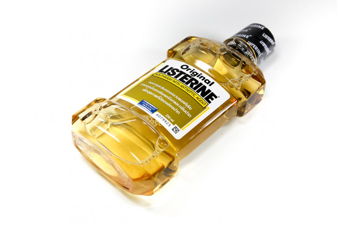 Listerine бутилка
