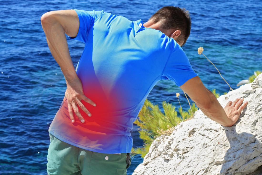 човек с болки в гърба