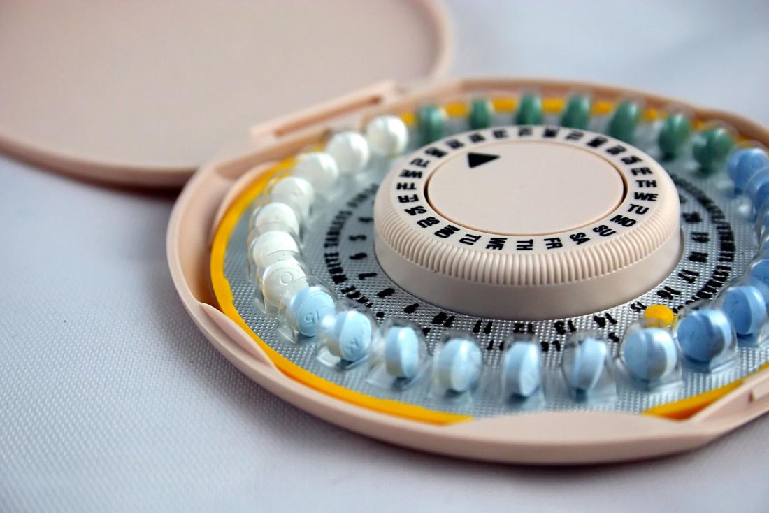 Pilule contraceptive qui peut causer une décharge blanche avant la période