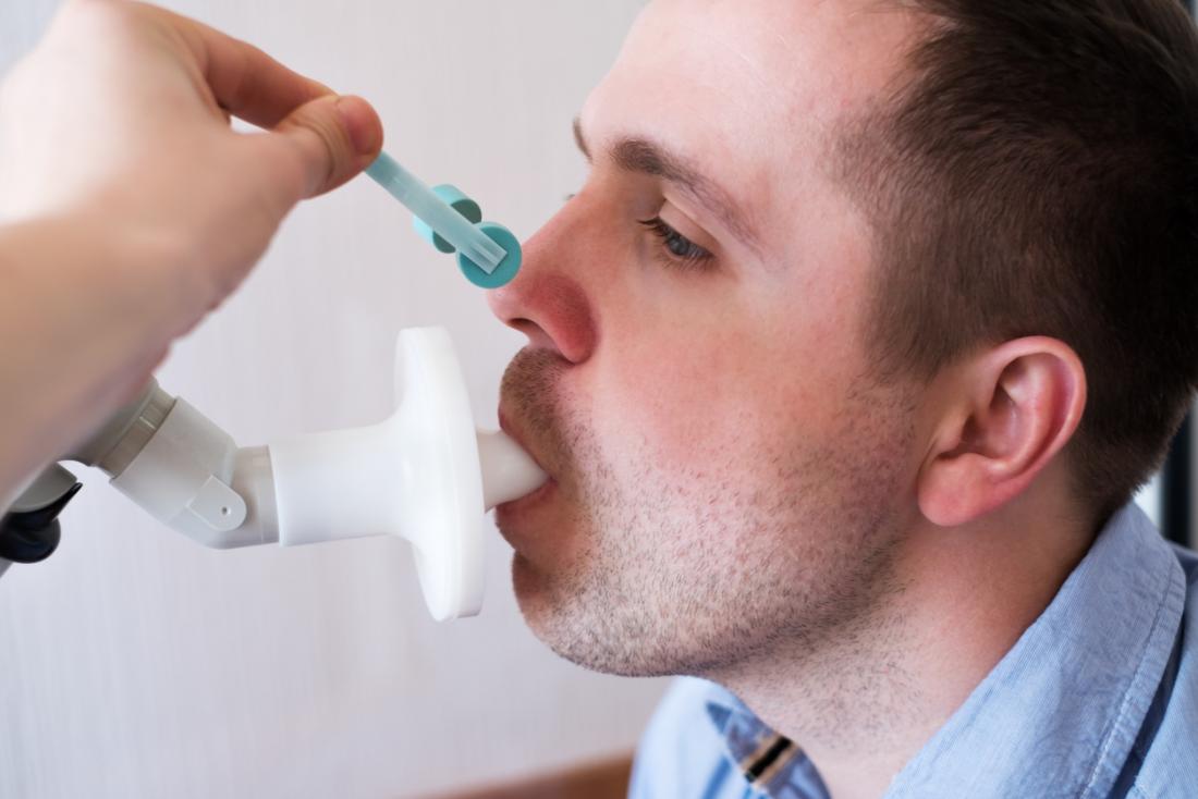 KOAH tanısı koymak için yapılan bir solunum fonksiyon testi veya spirometri.