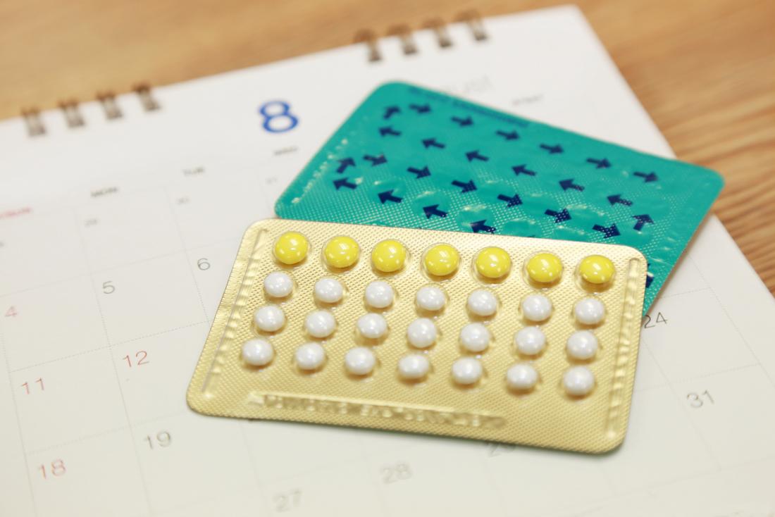 Пакети за контрол на раждаемостта в календара.