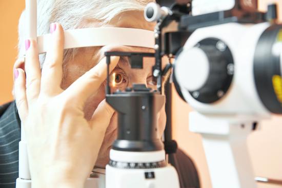[Un oftalmologo può diagnosticare il melanoma oculare]
