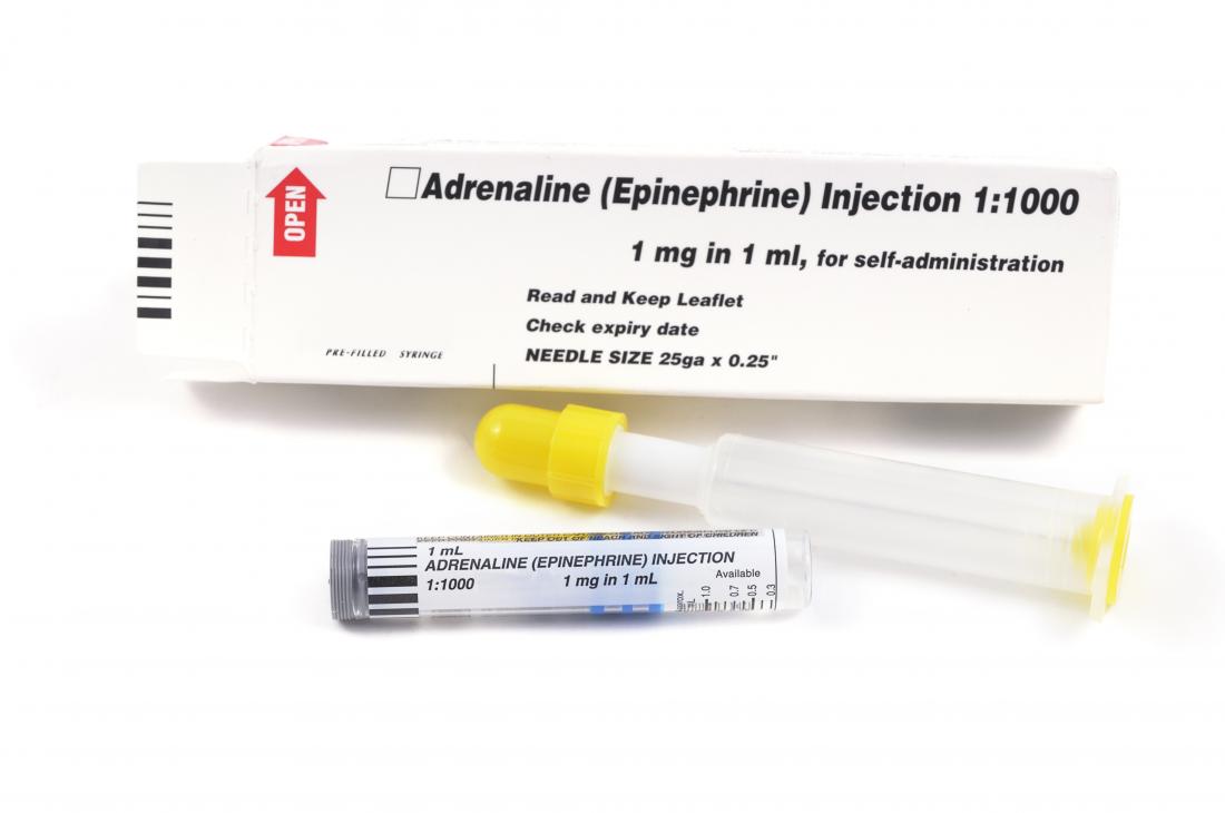 iniezione di epinefrina per le labbra gonfie