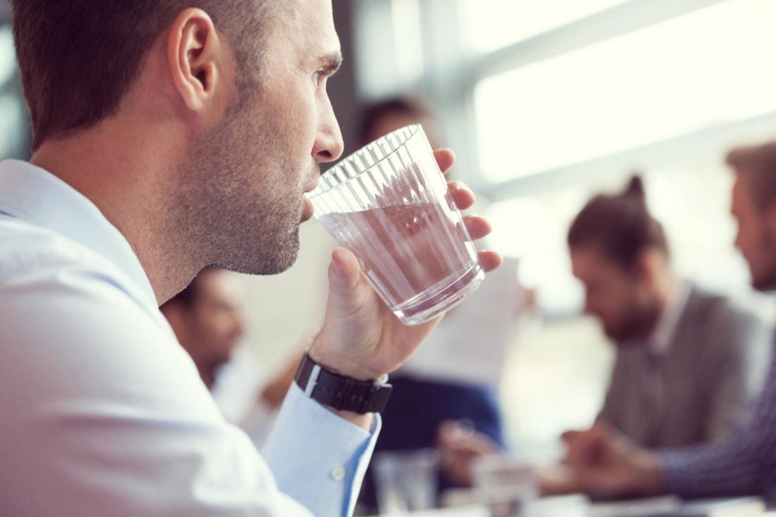 男の飲料水