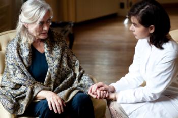 Kobieta z demencją i opiekunem